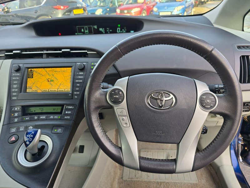 TOYOTA PRIUS