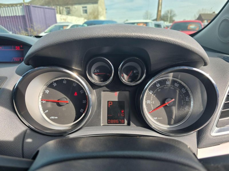 VAUXHALL MOKKA