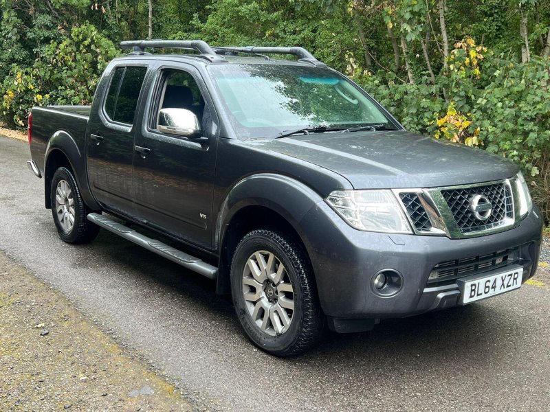 NISSAN NAVARA 3.0 dCi V6 Outlaw Auto 4WD Euro 4 4dr